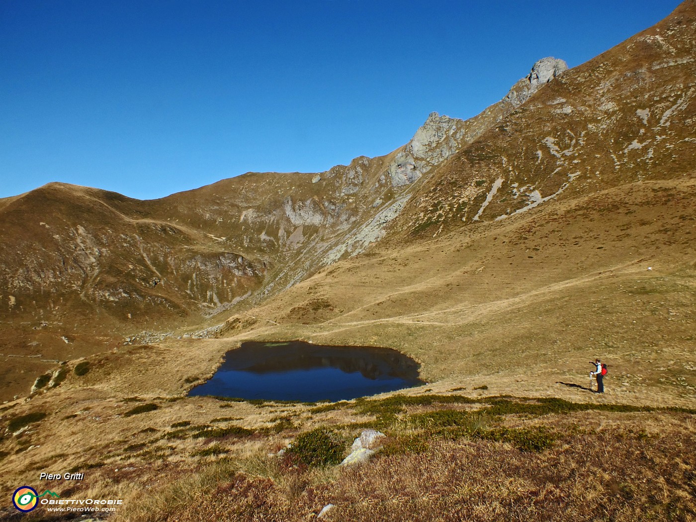 16 La bella grande pozza al colletto del Monte Avaro .JPG